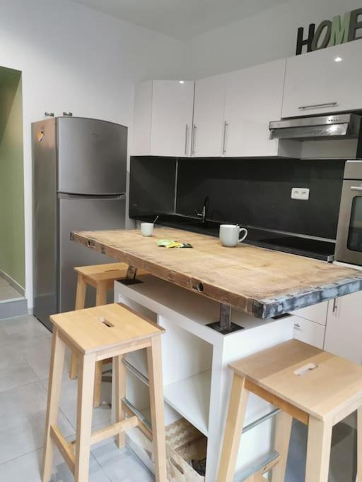 Au Coeur Du Village Apartment
